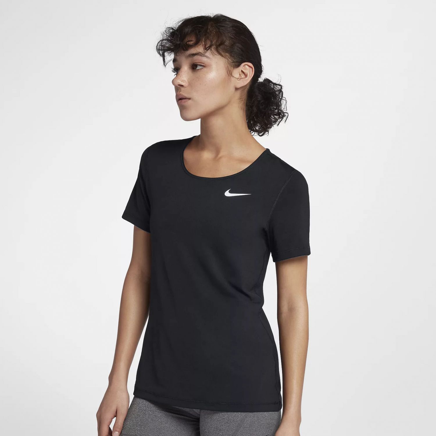 Черный футболка короткие рукава. Футболка Nike Dri Fit женская черная. Черная майка Nike Dri Fit женская. Nike Dri-Fit футболка женская серая. Футболка найк женская черная.